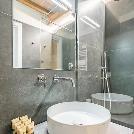 Anfihouse And Assisi