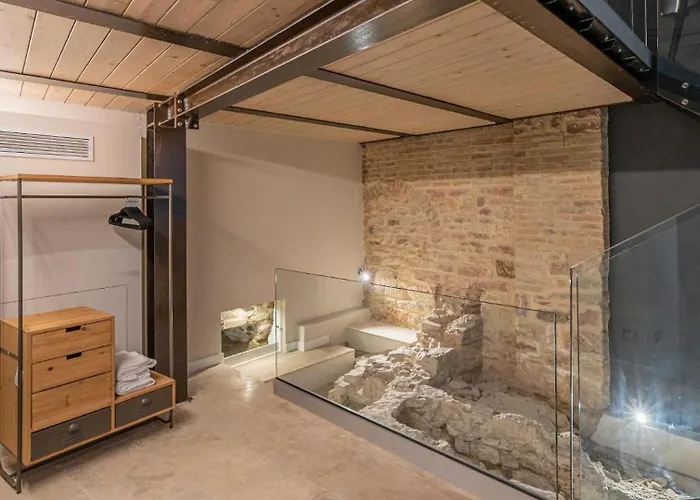 Anfihouse And 아시시