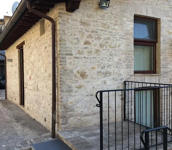 Anfihouse And Assisi